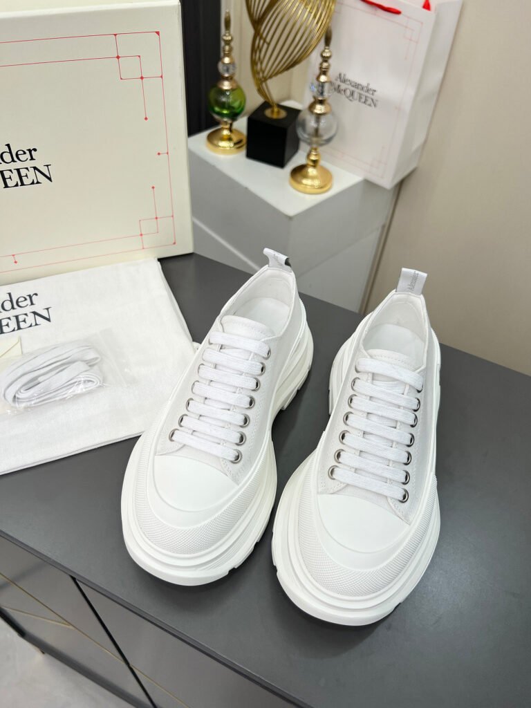 Alexander McQueen Unisex Sneakers detail image 2