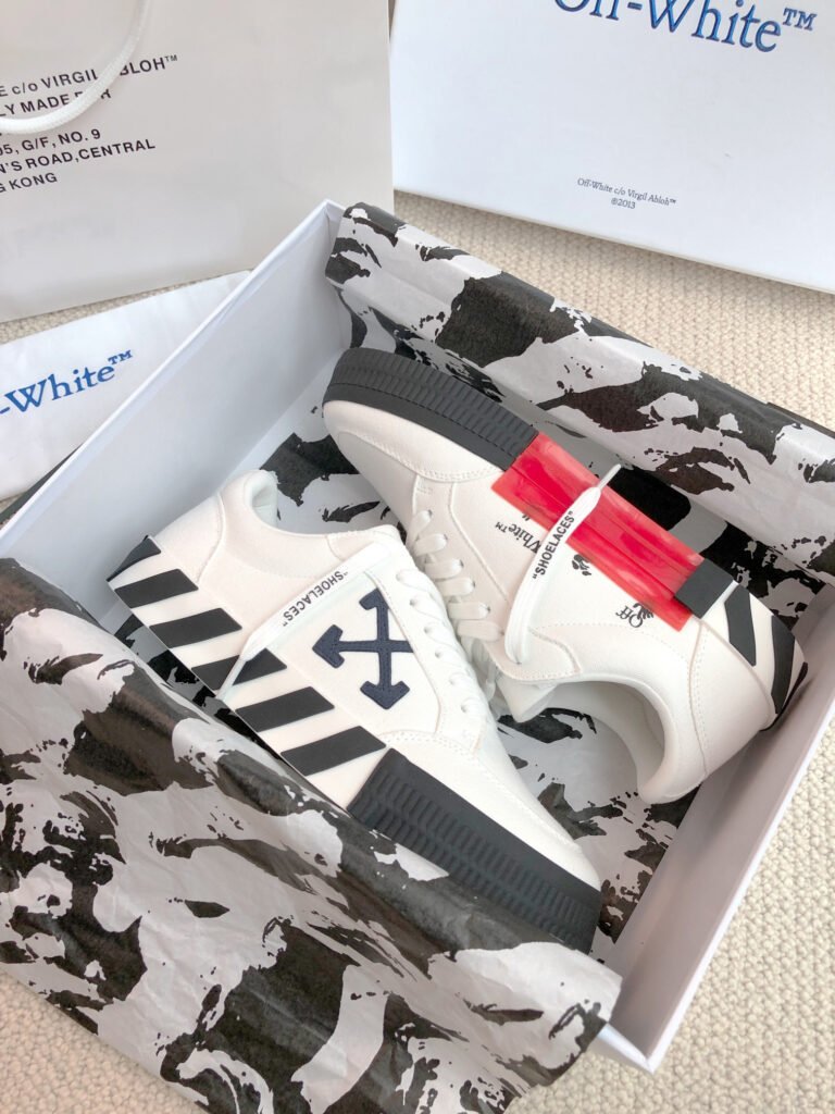 Off-White Unisex Low-Top Sneakers detail image 2