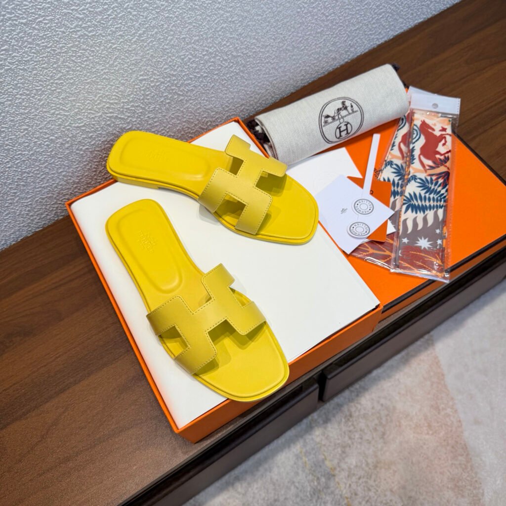 Hermès Unisex Slides detail 2