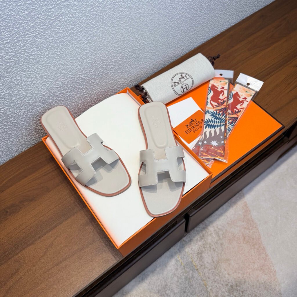 Hermès Unisex Slides detail 2