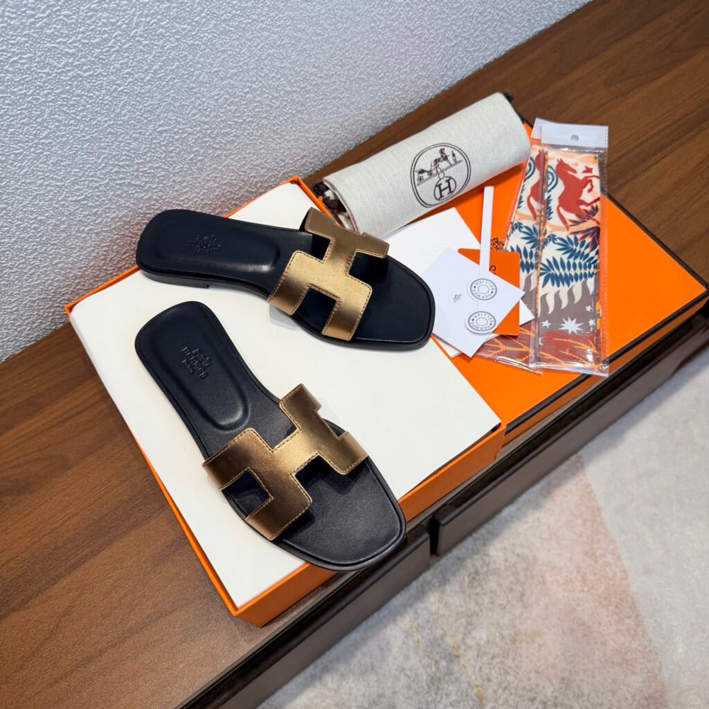 Hermès Unisex Slides detail 2