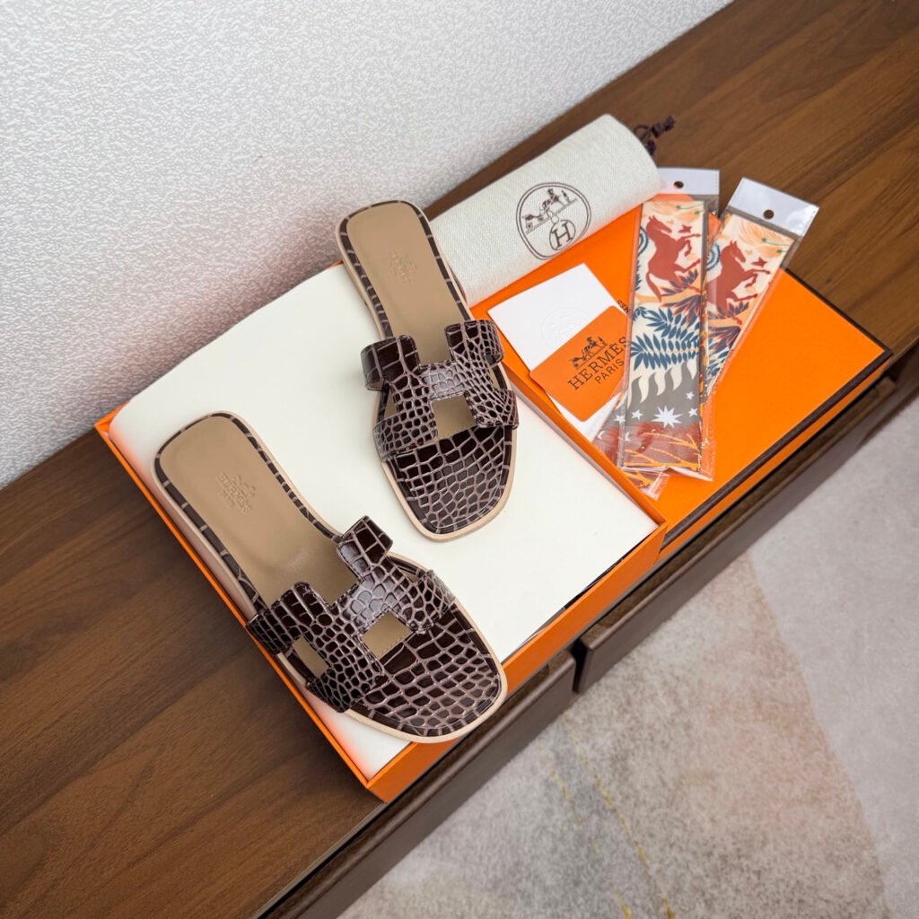 Hermès Unisex Slides detail 2