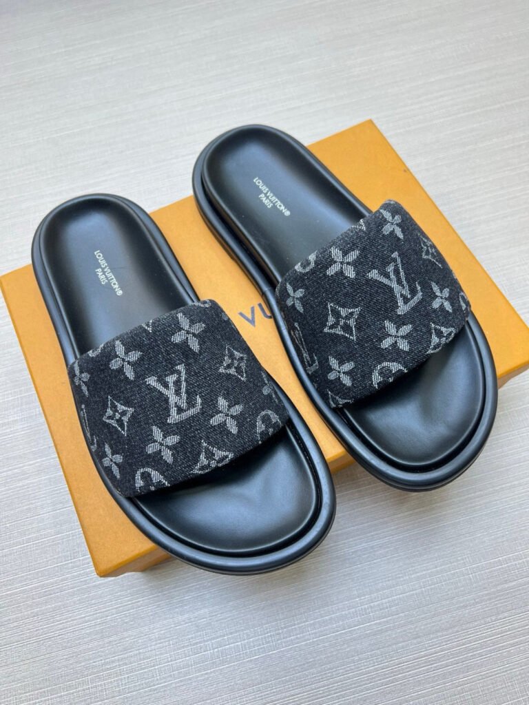 Louis Vuitton Unisex Slides detail image 2