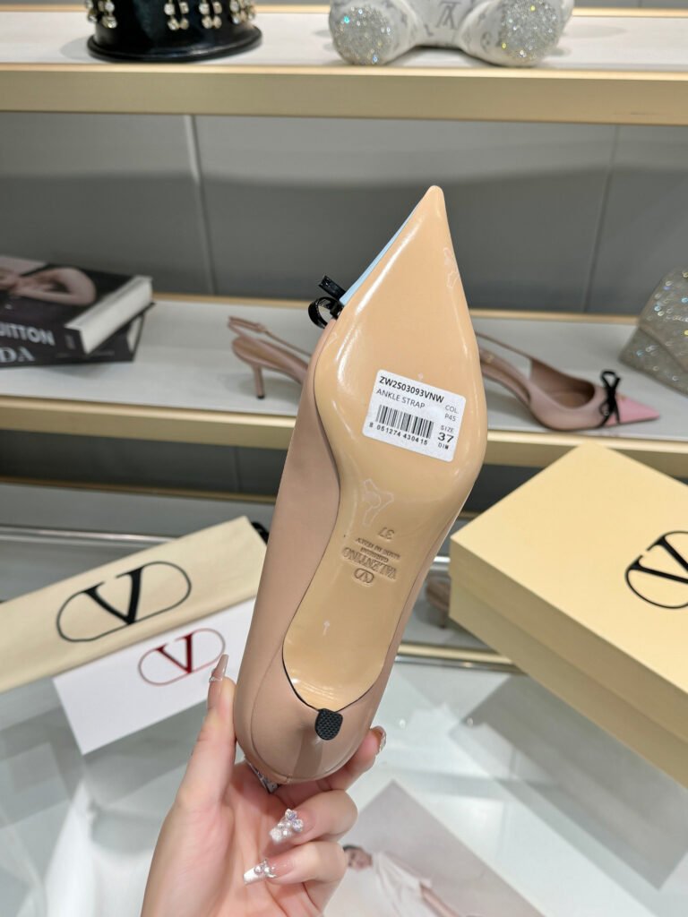Valentino Garavani Women's Pumps detail 2