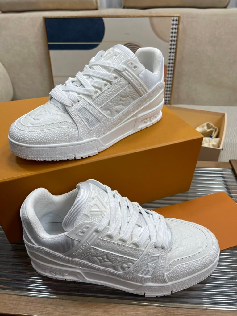 Louis Vuitton Unisex Low-Top Sneakers detail image 2