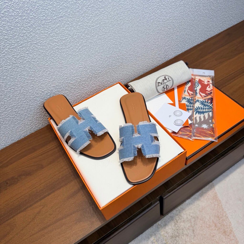 Hermès Unisex Slides detail 2