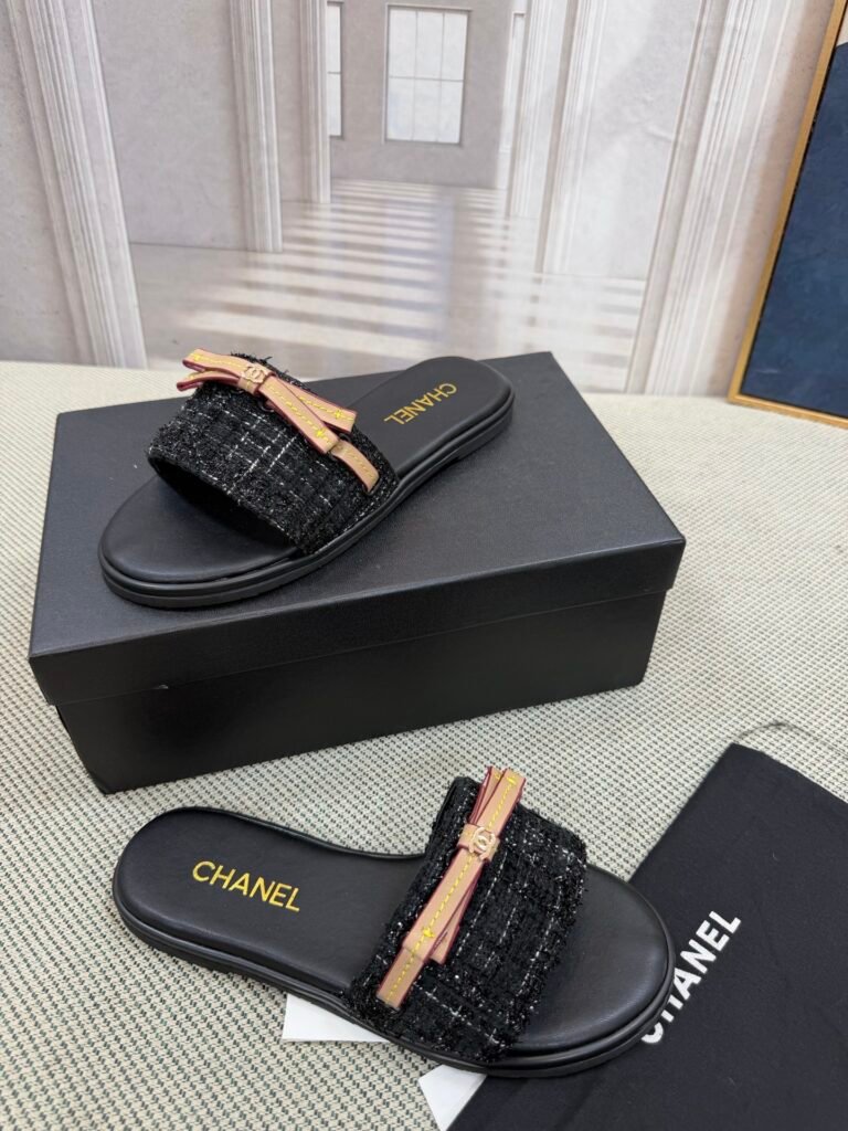 Chanel Women's Slides detail image 2