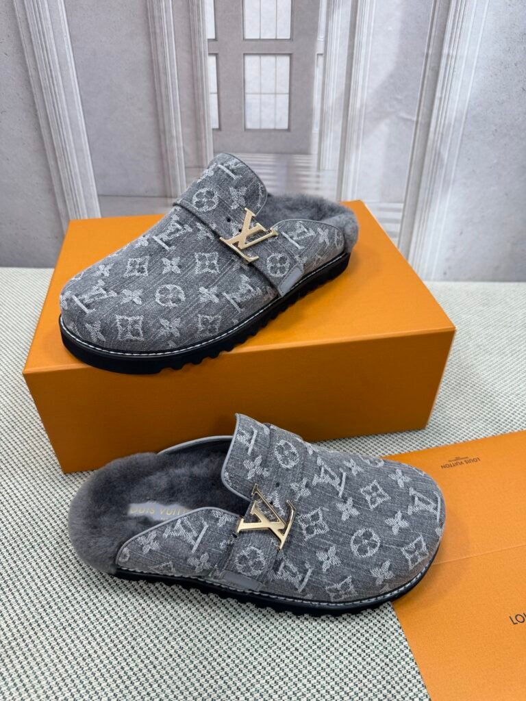 Louis Vuitton Unisex Slides detail image 2