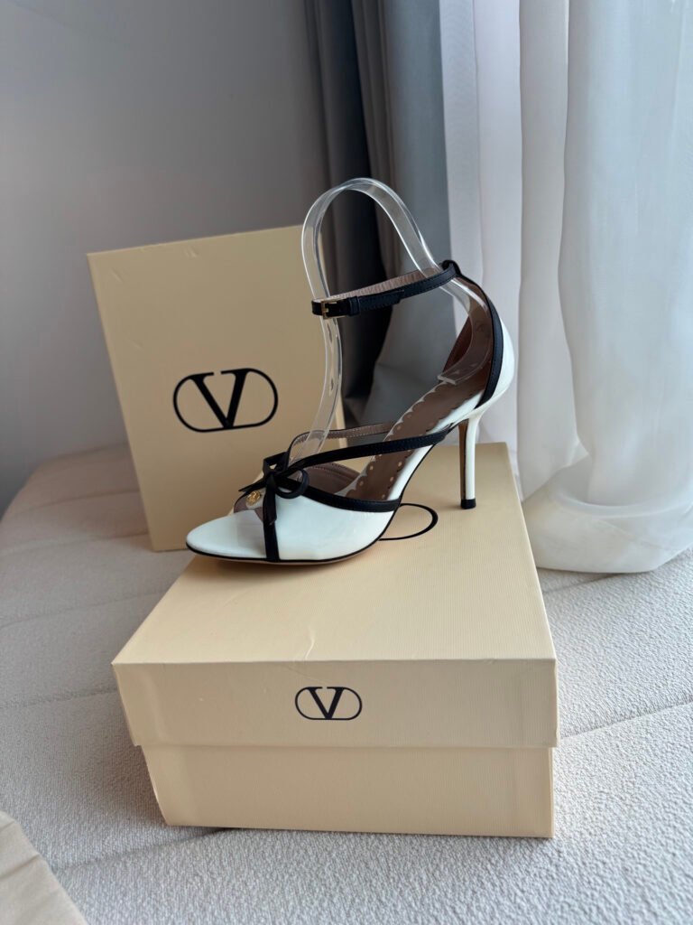 Valentino Garavani Unisex Sandals detail image 2