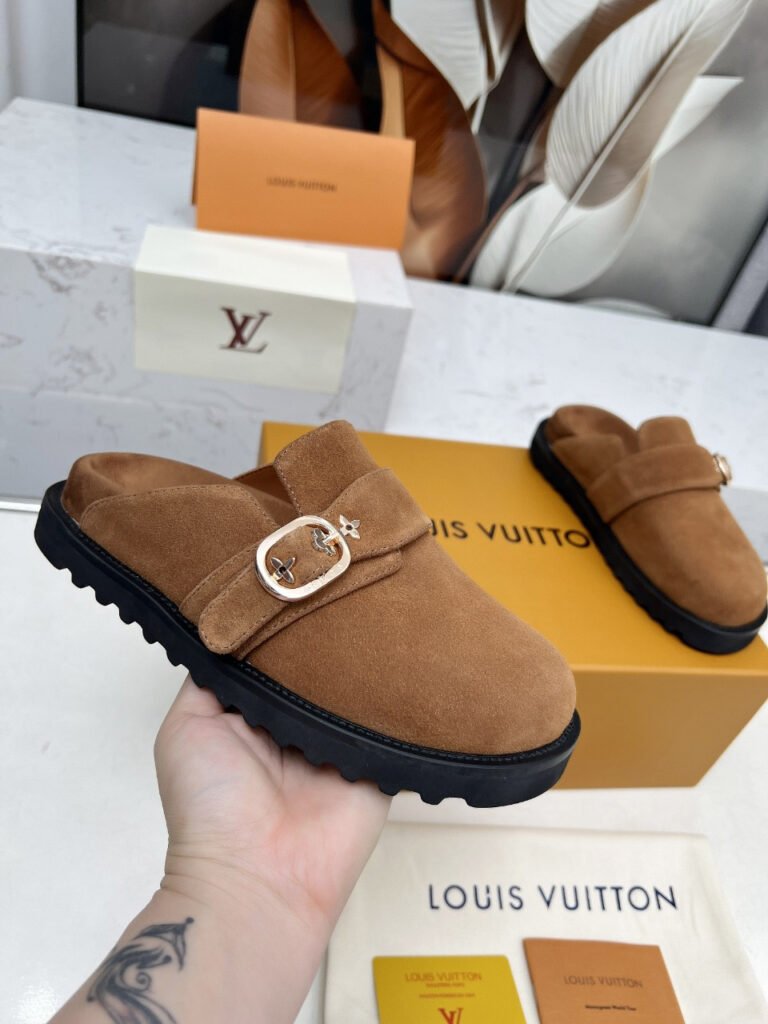 Louis Vuitton Unisex Slides detail 2