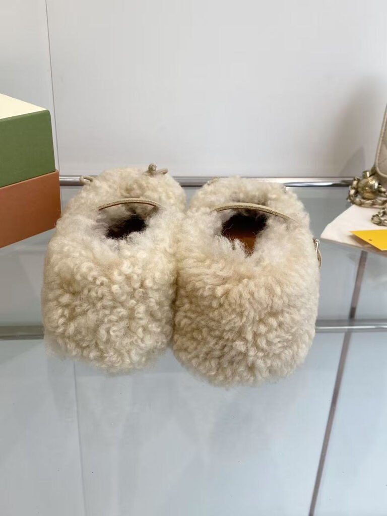 Louis Vuitton Unisex Shearling Shoes detail image 2