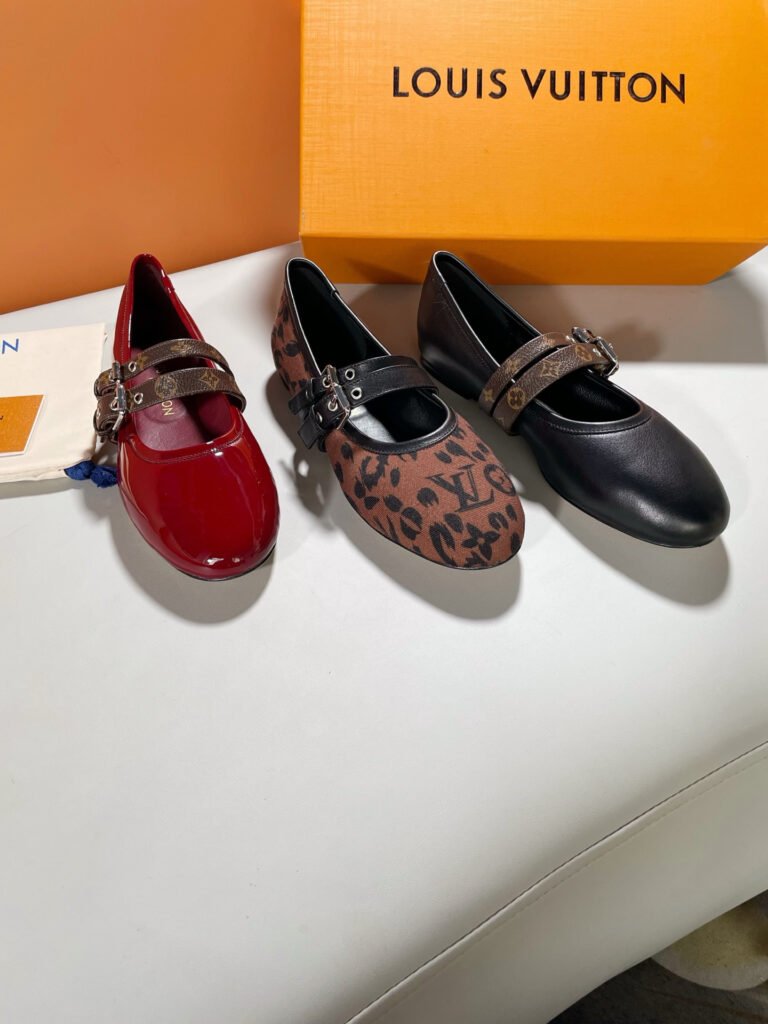 Louis Vuitton Unisex Sneakers detail image 2