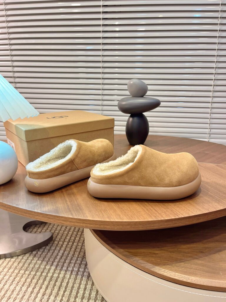 UGG Unisex Platform Sneakers detail image 2