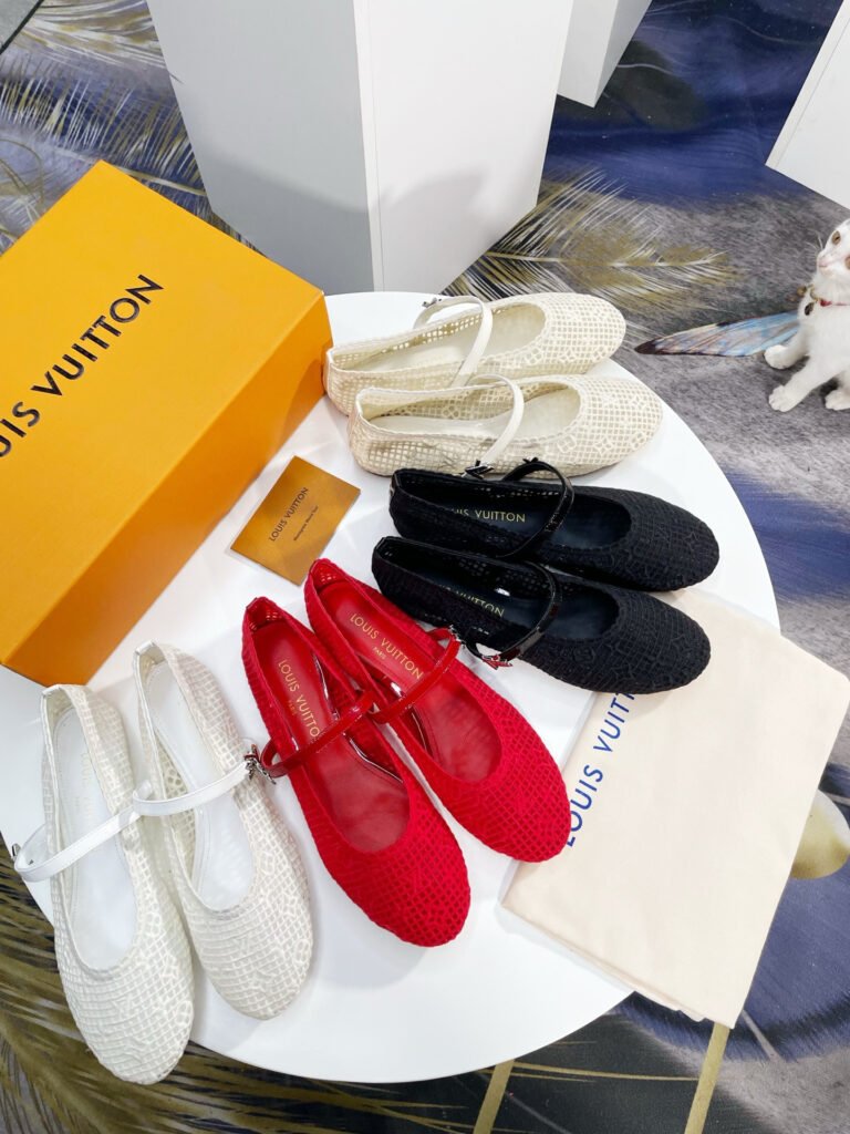 Louis Vuitton Unisex Sneakers detail image 2