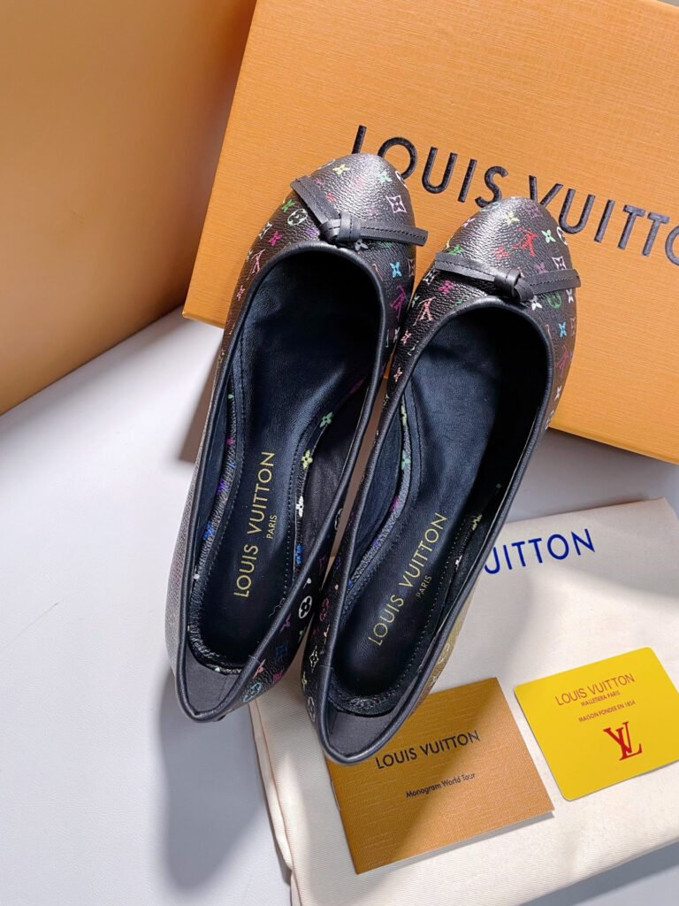Louis Vuitton Unisex Sneakers detail image 2