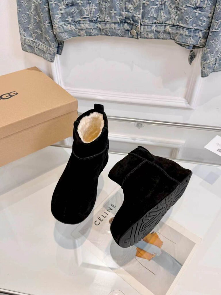 UGG Unisex Sneakers detail image 2