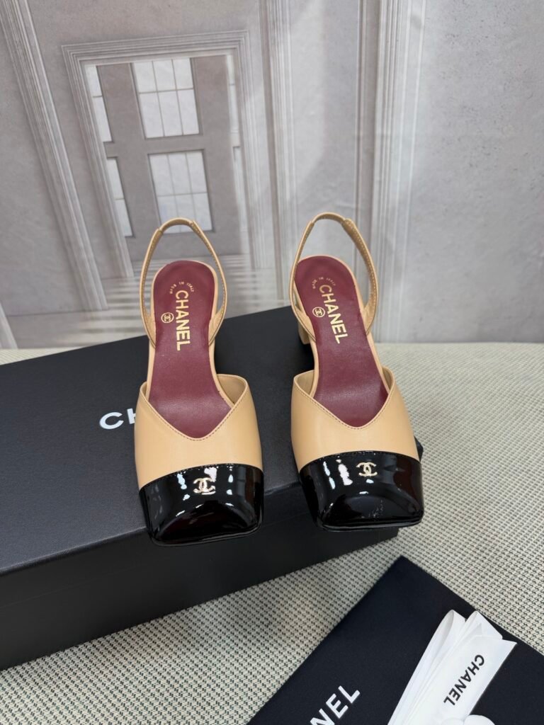 Chanel Women's Pumps detail 2