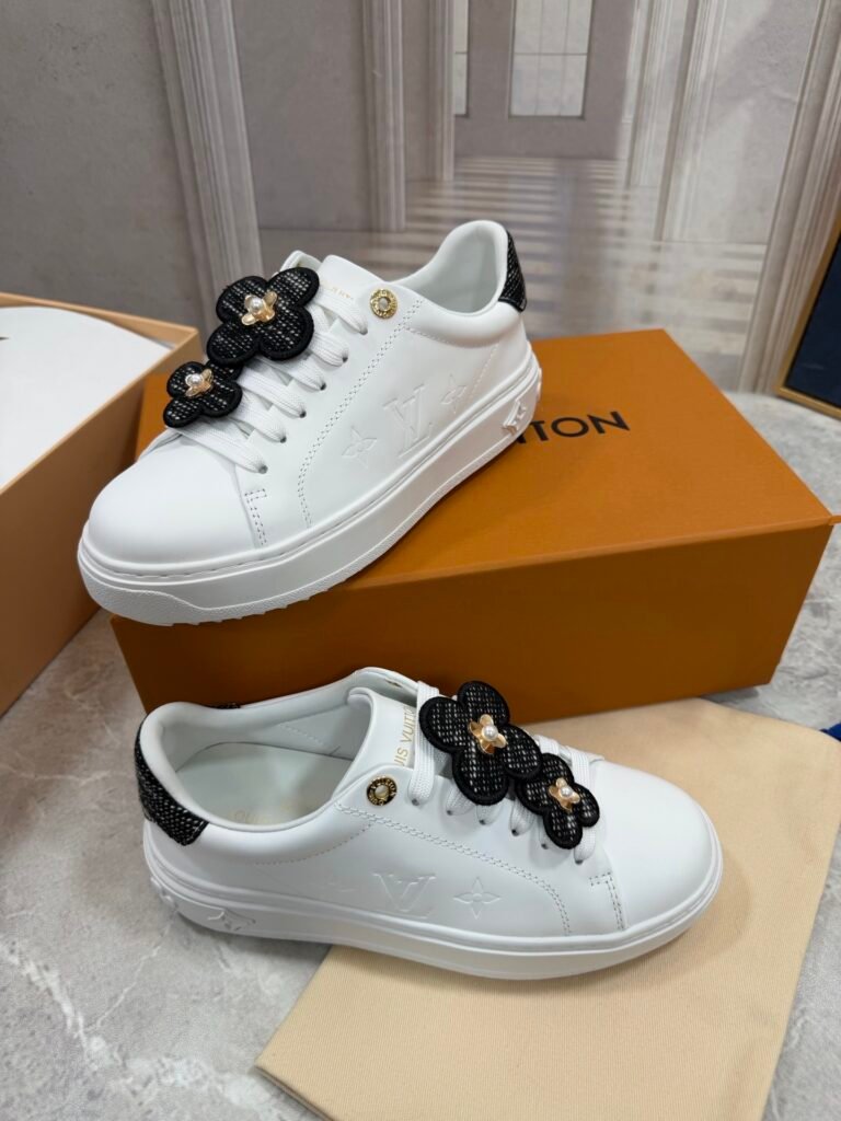 Louis Vuitton Women's White Low-Top Sneakers detail 2
