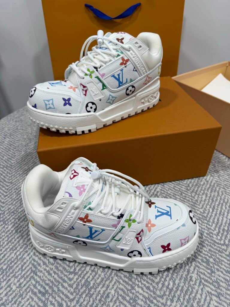 Louis Vuitton Unisex Chunky Sneakers detail 2