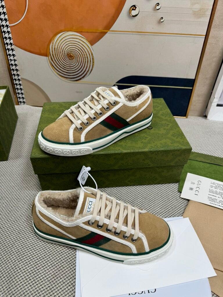 Gucci Unisex Loafers detail image 2