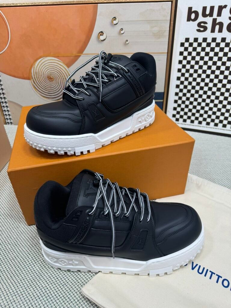 Louis Vuitton Unisex Chunky Sneakers detail 2