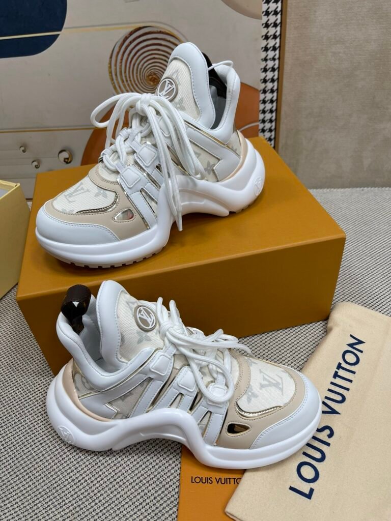 Louis Vuitton Unisex Chunky Sneakers detail 2