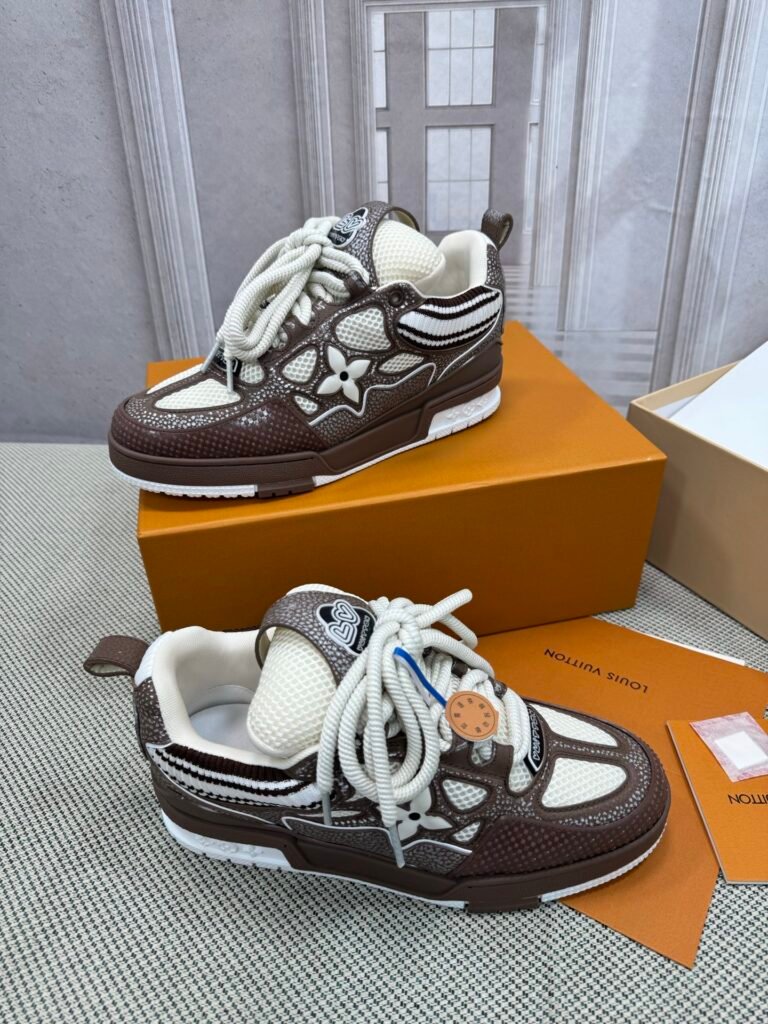 Louis Vuitton Unisex Chunky Sneakers detail image 2