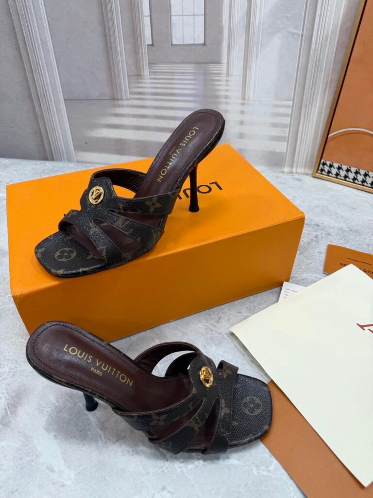 Louis Vuitton Unisex Slides detail 2