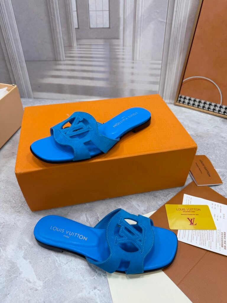 Louis Vuitton Unisex Slides detail 2
