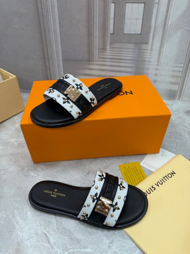 Louis Vuitton Unisex Slides detail 2