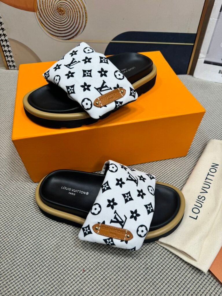 Louis Vuitton Unisex Slides detail image 2