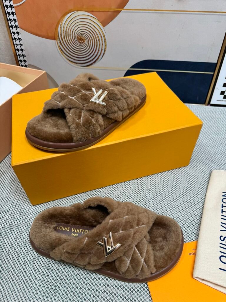 Louis Vuitton Unisex Shearling Shoes detail image 2