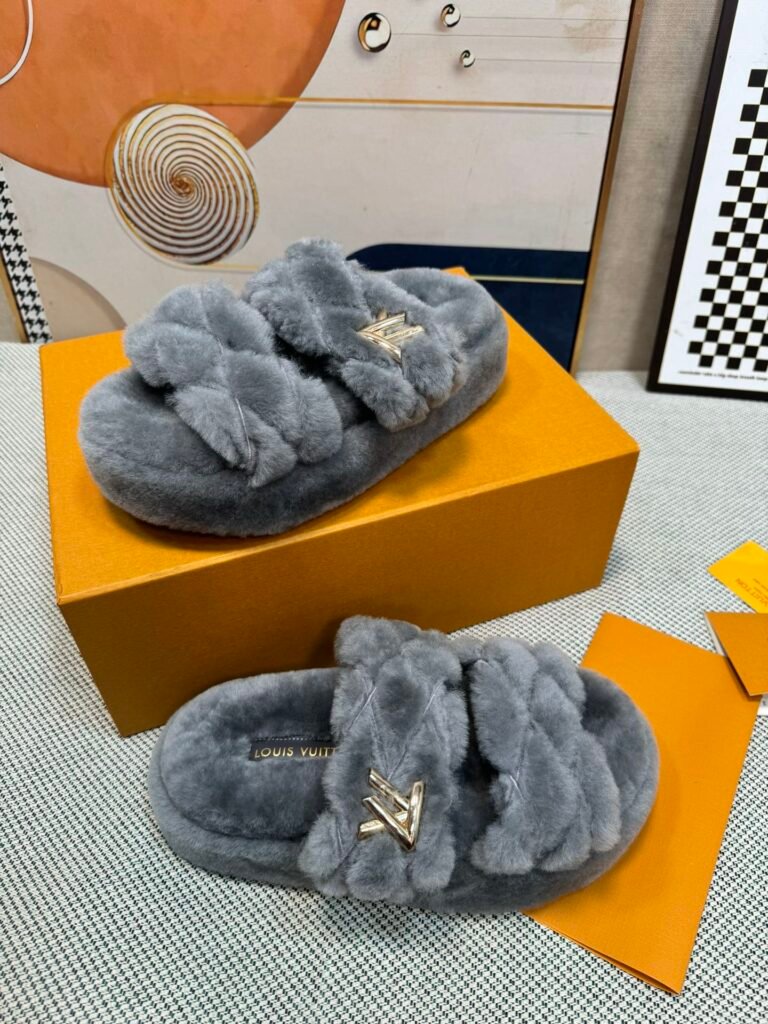Louis Vuitton Unisex Shearling Shoes detail 2