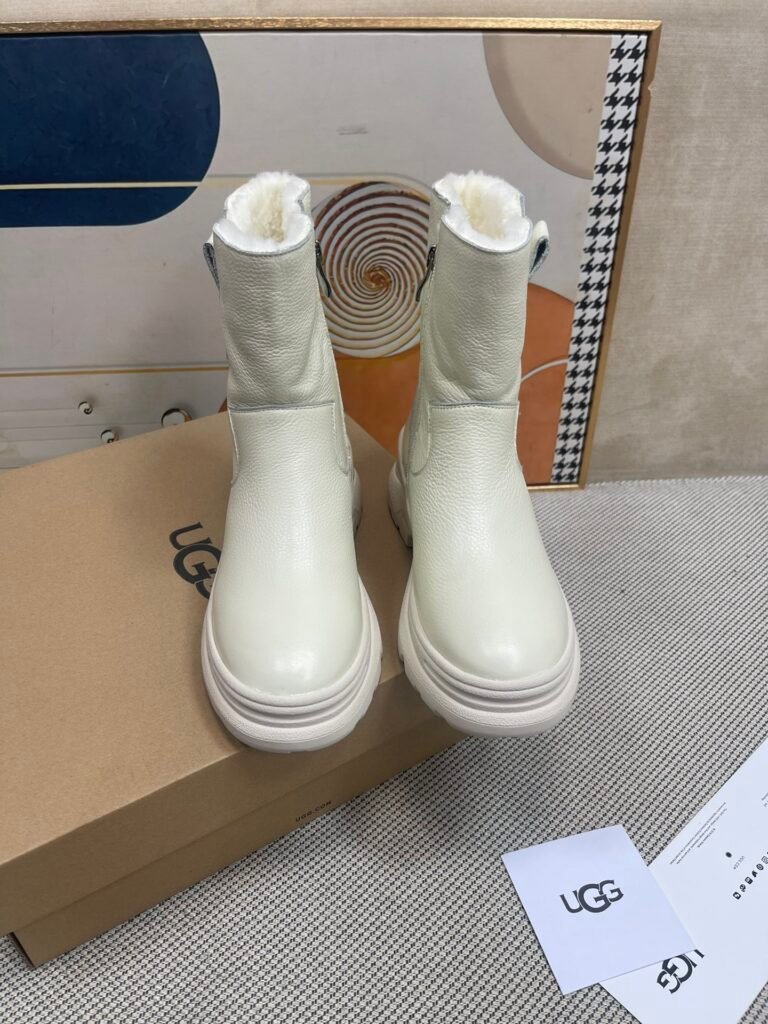 UGG Women's Snow Boots detail image 2