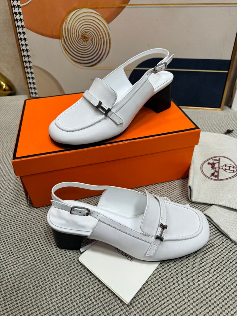 Hermès Unisex Sandals detail 2