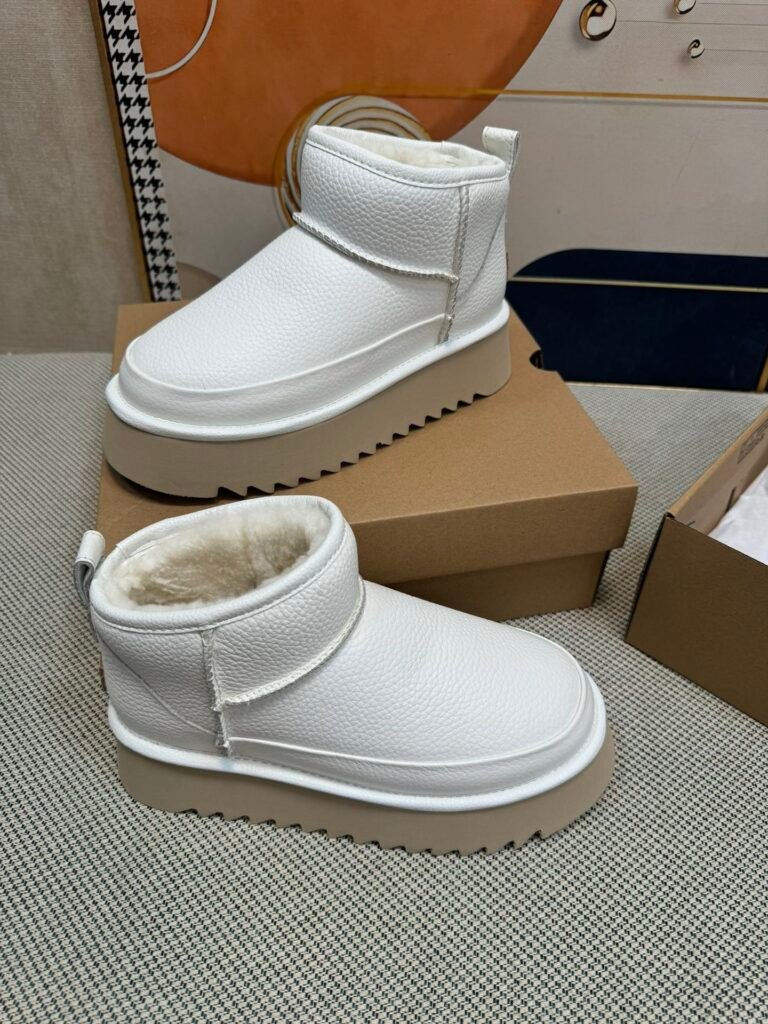 UGG Unisex Snow Boots detail image 2