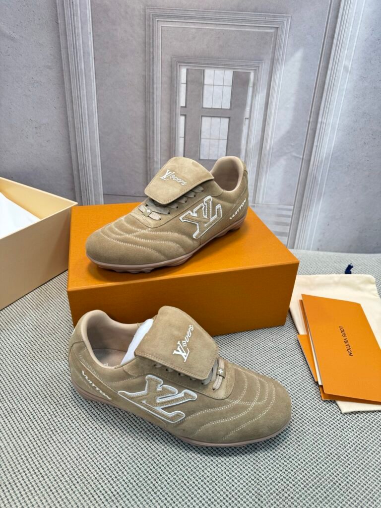 Louis Vuitton Unisex Low-Top Sneakers detail 2