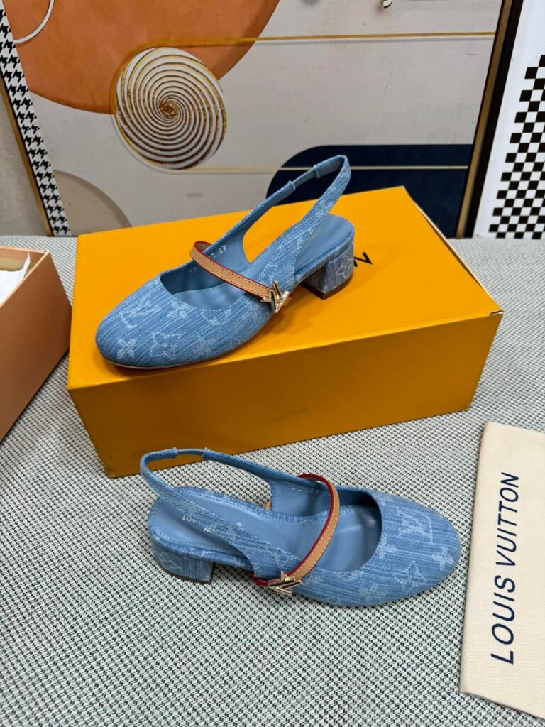 Louis Vuitton Unisex Sandals detail 2
