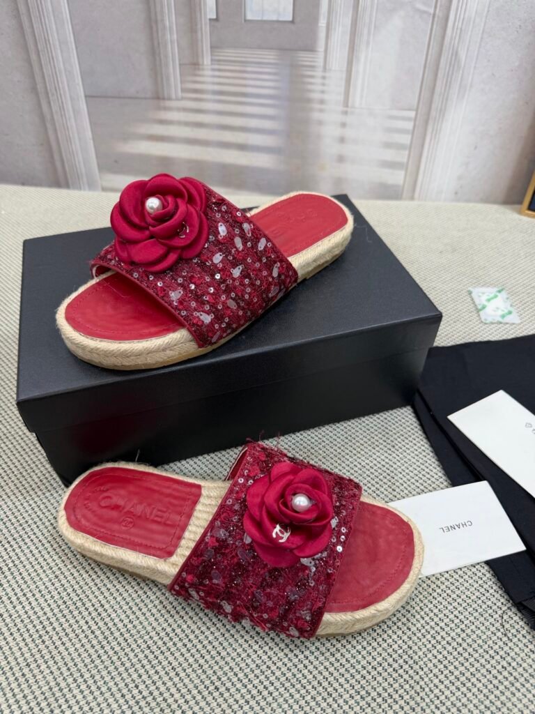 Louis Vuitton Unisex Slides detail image 2