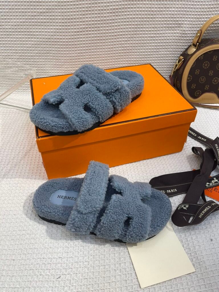 Hermès Unisex Shearling Shoes detail 2
