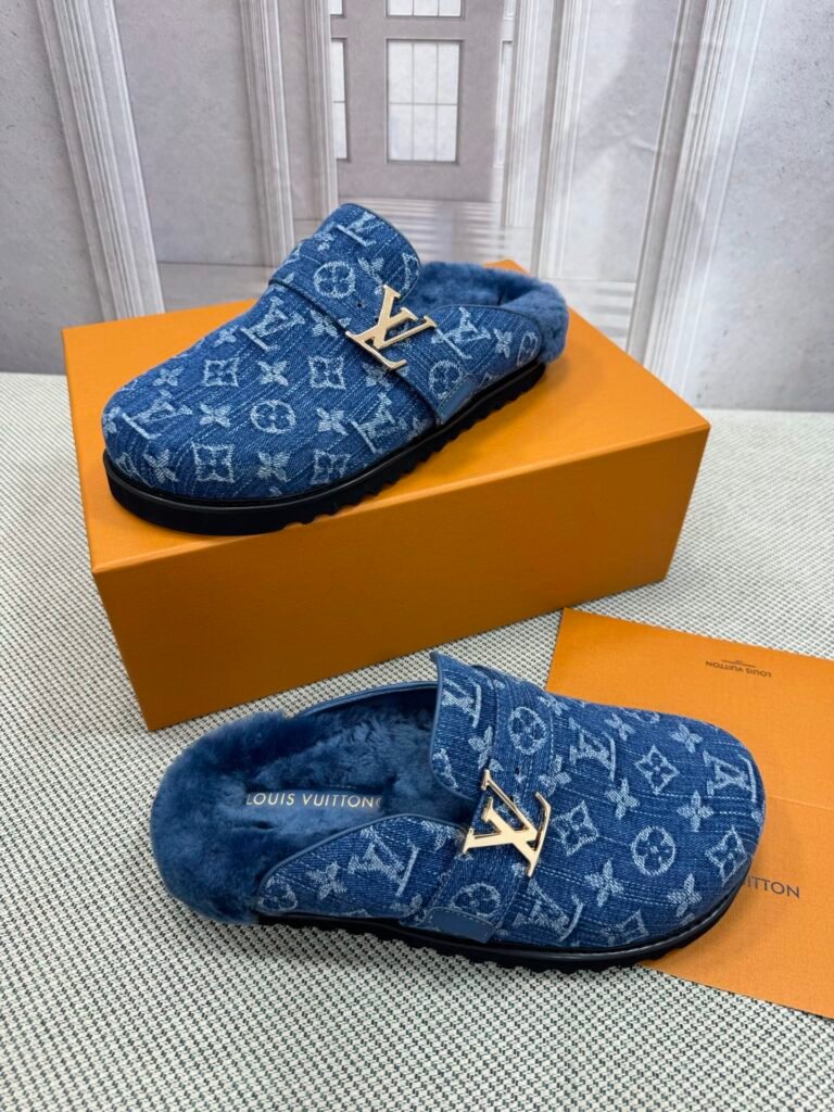 Louis Vuitton Unisex Slides detail 2