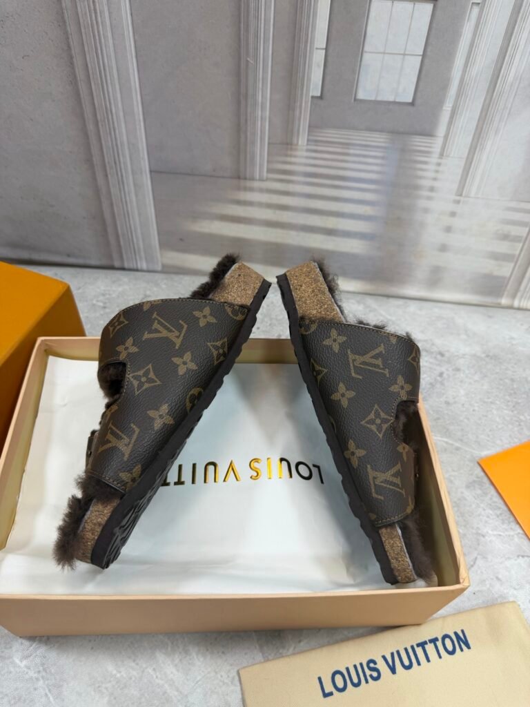 Louis Vuitton Unisex Slides detail image 2