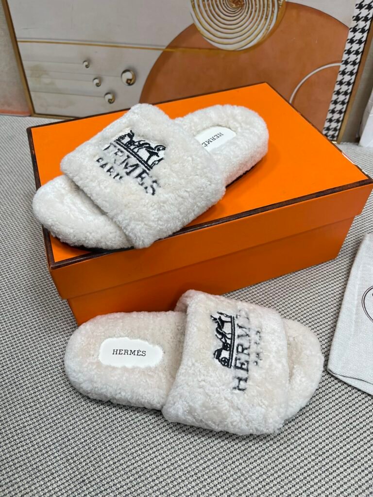 Hermès Unisex Shearling Shoes detail 2