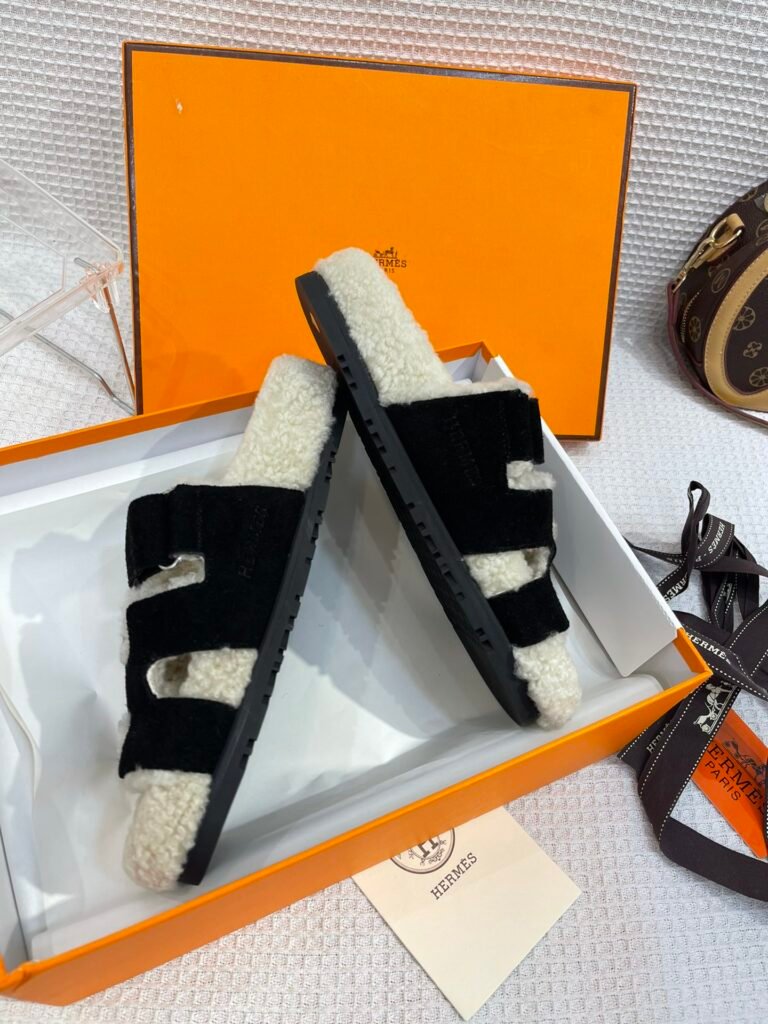 Hermès Unisex Shearling Shoes detail 2