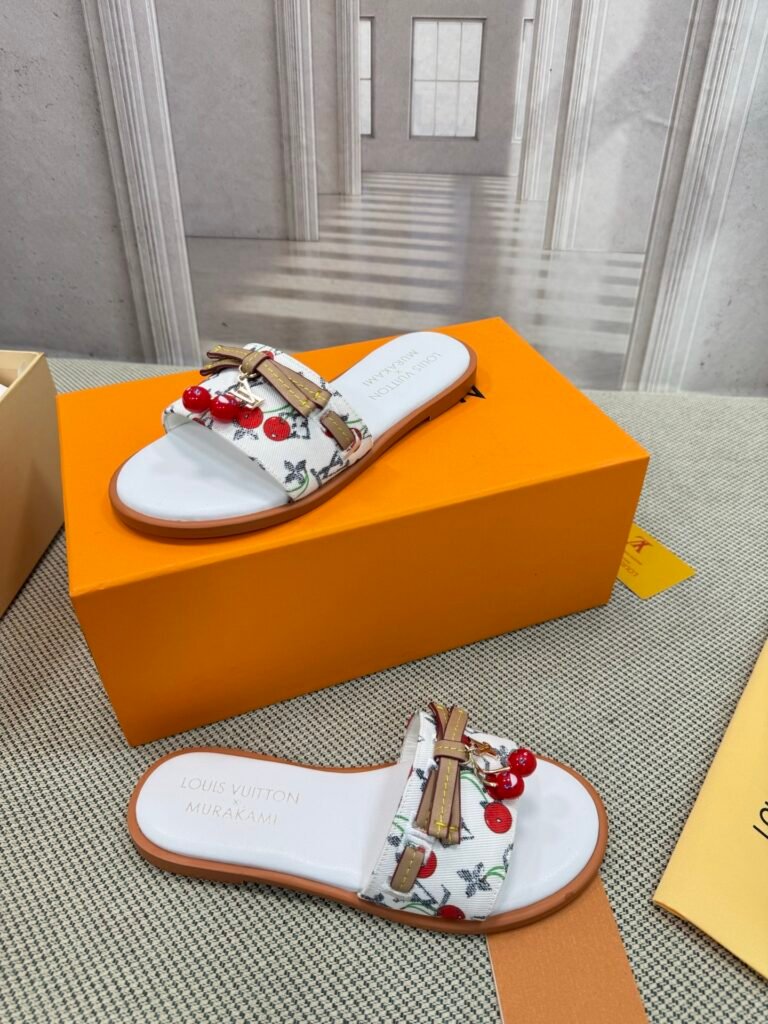 Louis Vuitton Unisex Slides detail image 2