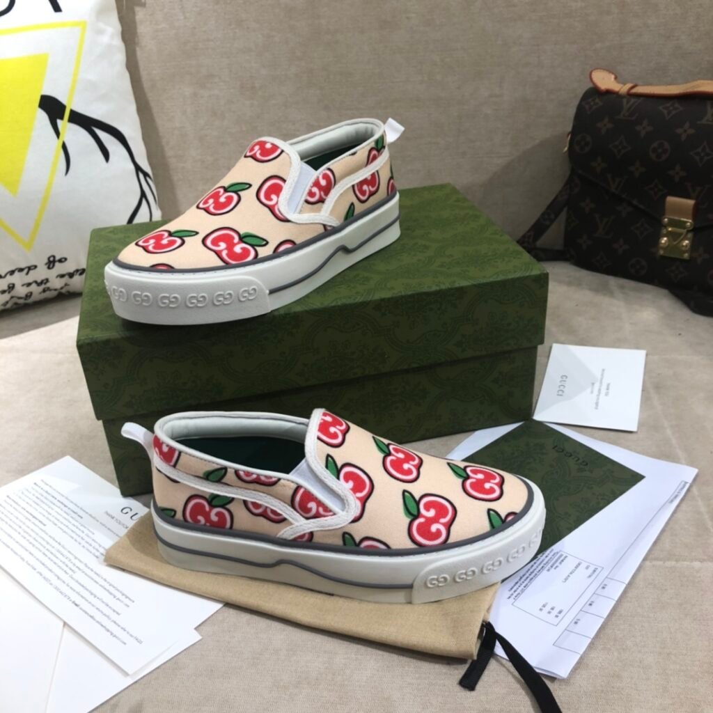Gucci Unisex Loafers detail 2