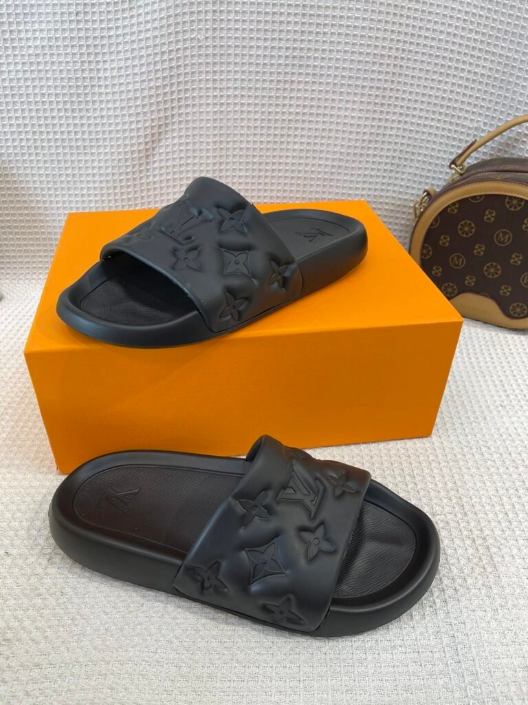 Louis Vuitton Unisex Slides detail image 2