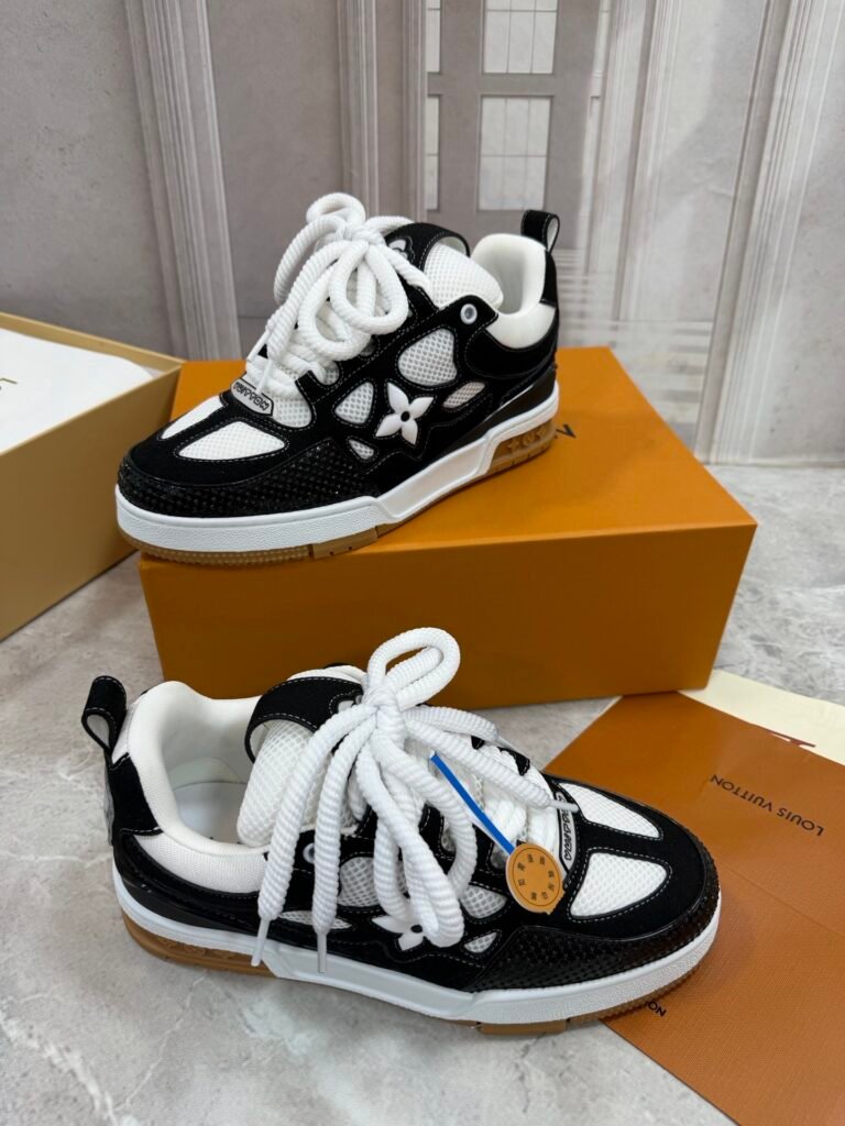 Louis Vuitton Unisex Chunky Sneakers detail 2