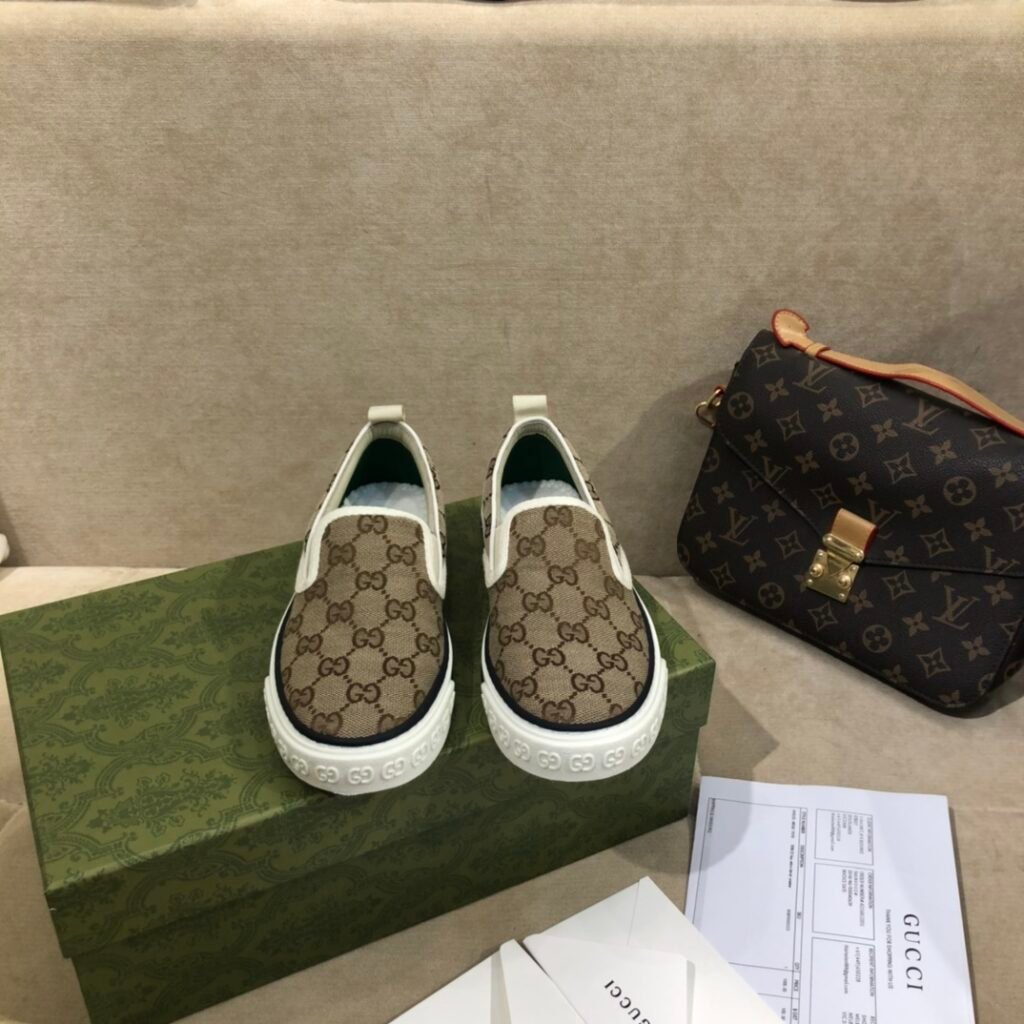 Gucci Unisex Loafers detail image 2