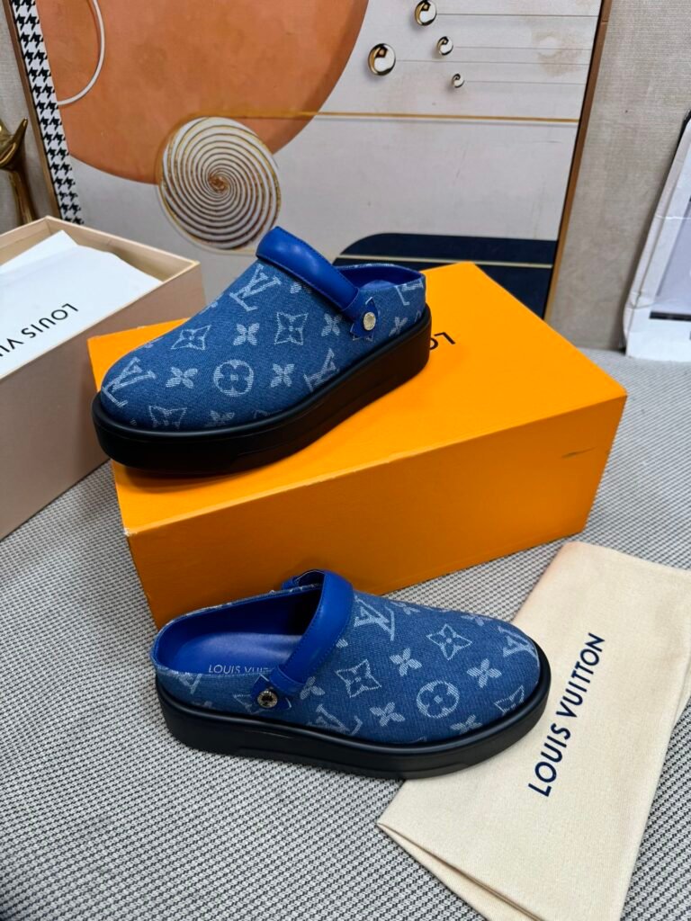 Louis Vuitton Unisex Slides detail 2